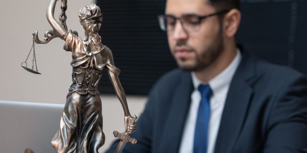 Zaangażuj adwokata - odkryj szeroki zakres pomocy prawnej